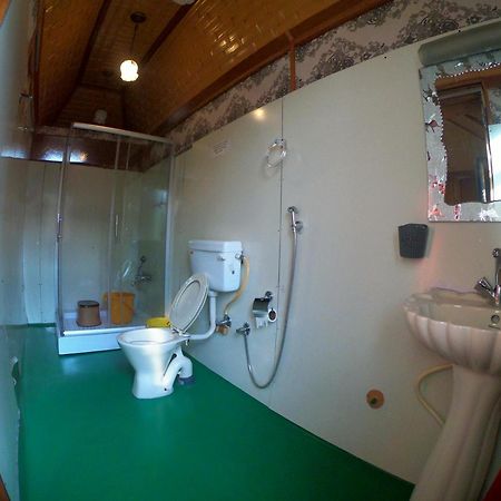 Goona Palace Houseboats Srinagar  Exterior photo
