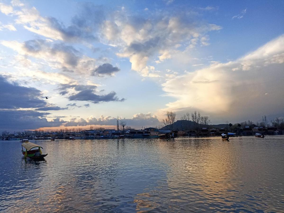 Goona Palace Houseboats Srinagar  Exterior photo