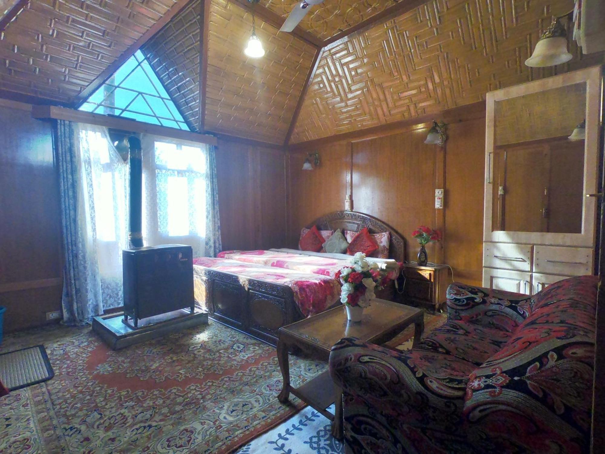 Goona Palace Houseboats Srinagar  Exterior photo