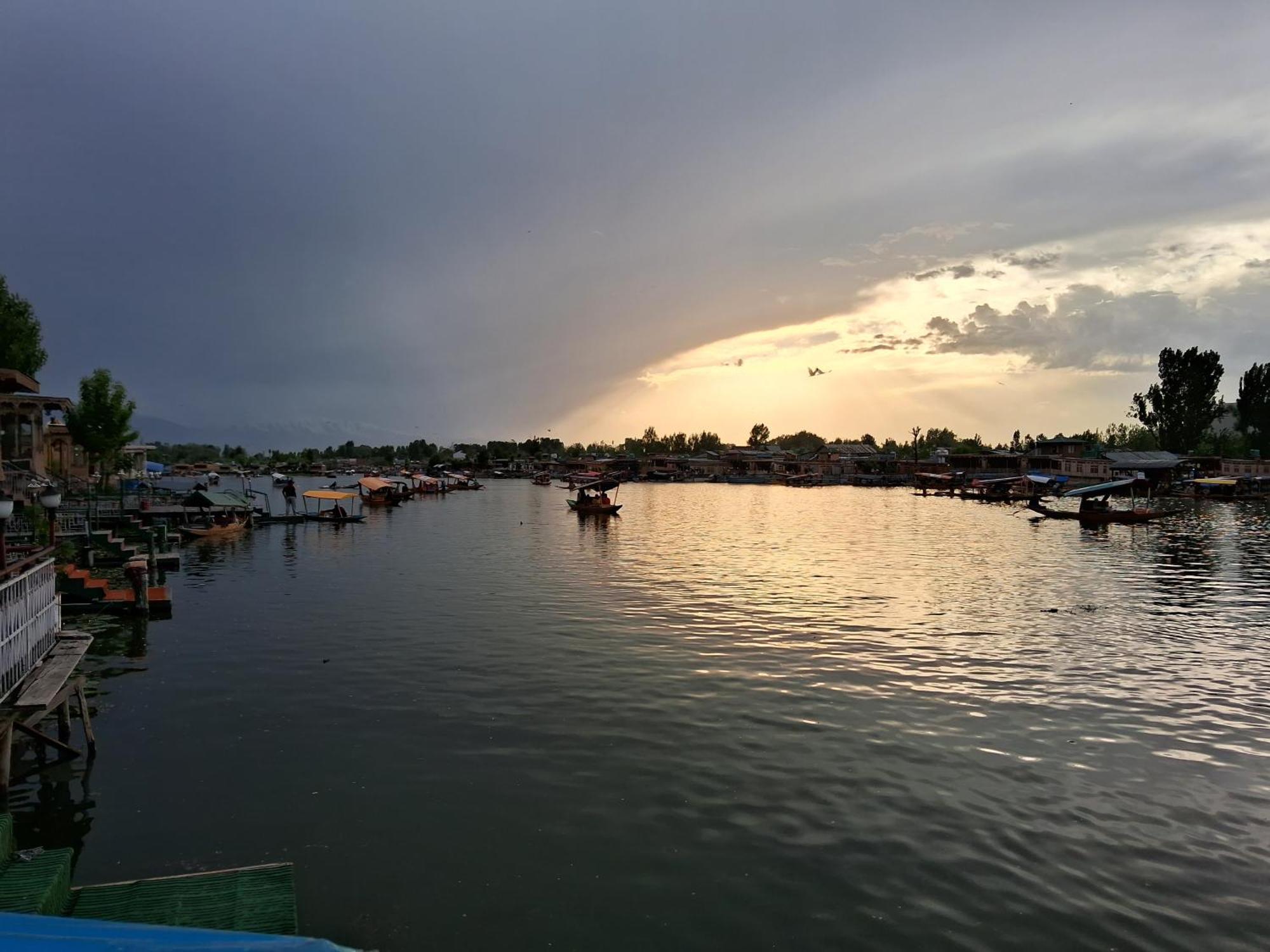 Goona Palace Houseboats Srinagar  Exterior photo