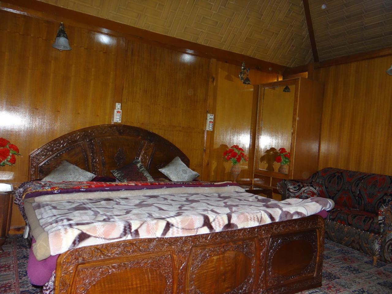 Goona Palace Houseboats Srinagar  Exterior photo
